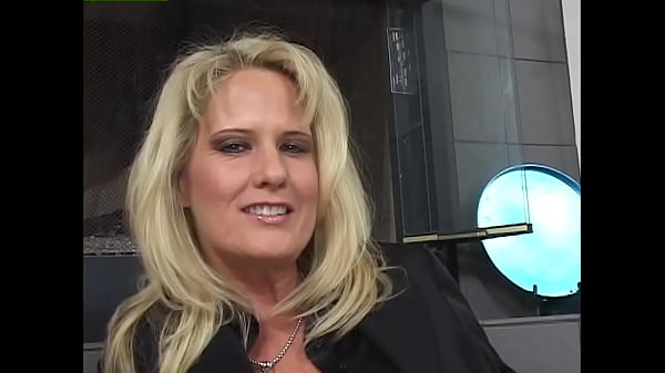 Mature stepmoms know how to fuck